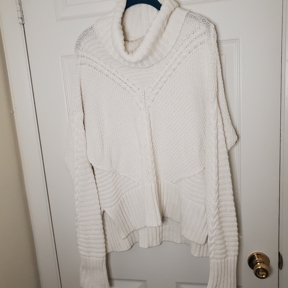 Rachel Ashwell Chunky Knit White Sweater